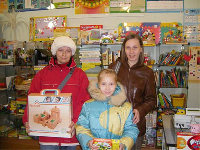 Победительницы на награждении в магазине "Элти-кудиц"