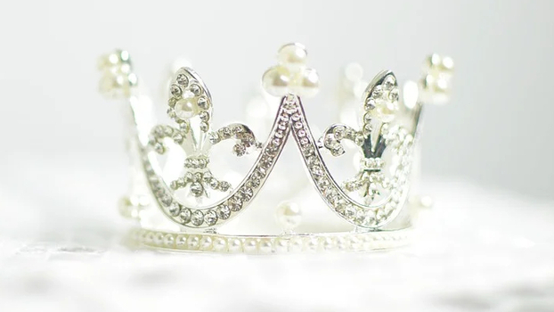 Короли и простушки: пять знаменитостей, которые выбрали жён «из народа»