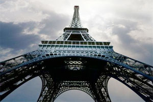 «Под небом Франции, среди столицы света…»