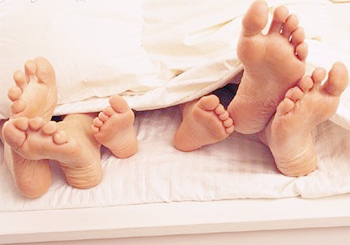 Скорей в свою кроватку! Как отучить ребенка от совместного сна?