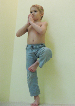 Практикум для маленького йога: программа для домашних занятий с ребёнком