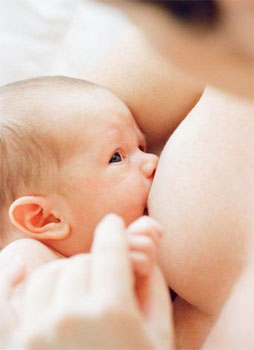 Трещины сосков у кормящих мам: предупреждение или лечение?