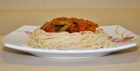 Нескучное блюдо для летнего ужина. Спагетти с овощами в томатном соусе 