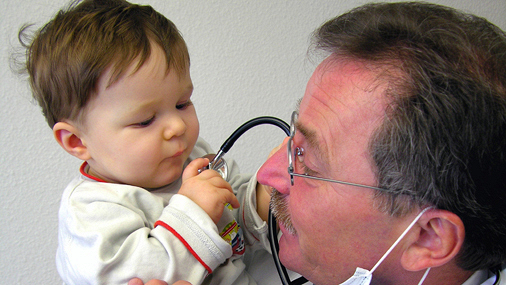 Как отличить опасную детскую инфекцию от обычной простуды или ОРВИ? 