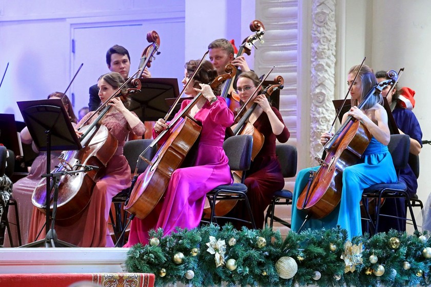Новогодние Классик-хит-коктейли в Свердловской филармонии С 22 декабря по 8 января