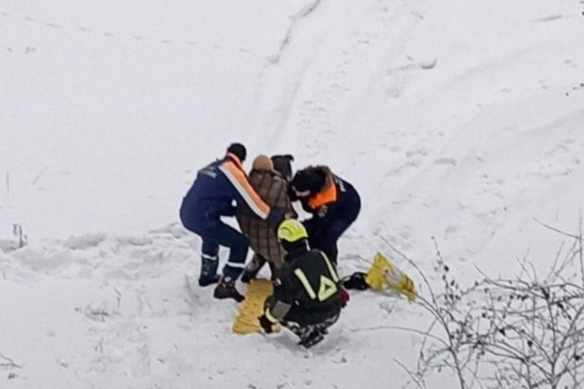 В Екатеринбурге сотрудники МЧС спасли замерзавшую 84-летнюю бабушку