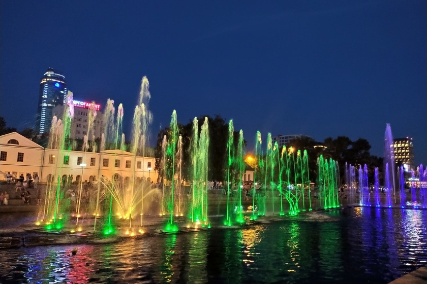 Светомузыкальный фонтан на Плотинке заработает в субботу