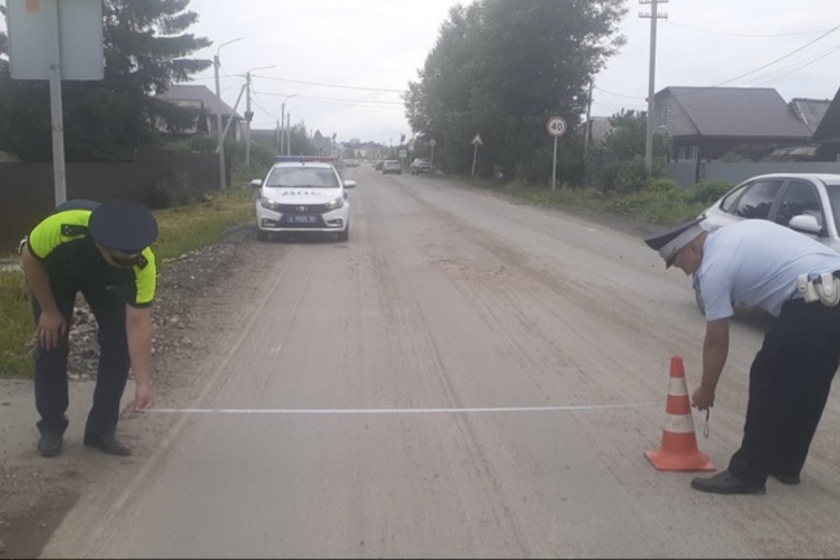 85-летний водитель сбил двух девочек на пешеходном переходе в Артёмовском