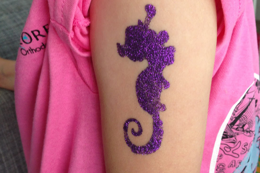 В Анапе разгорелся скандал из-за детских татуировок для туристов