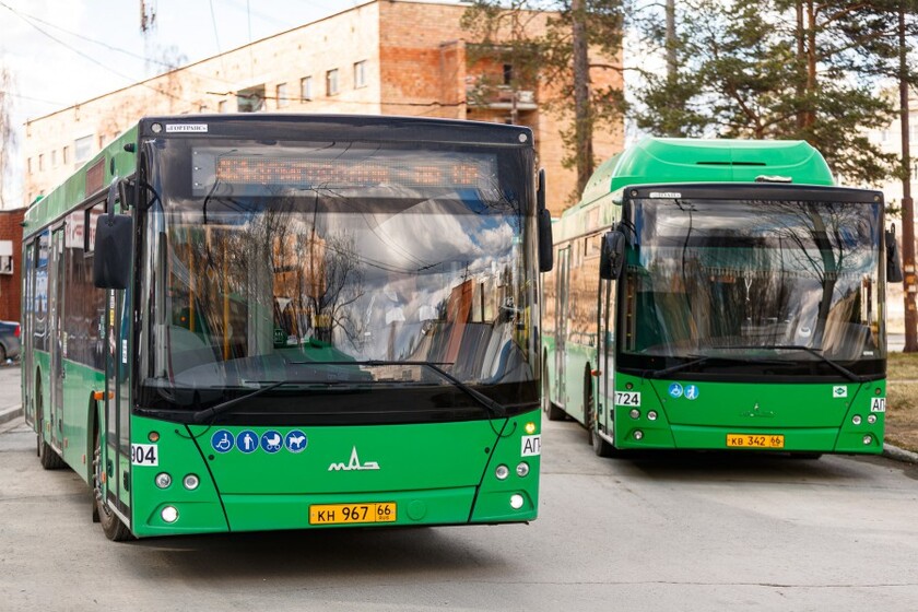 Студентам в Новокольцовском выделили еще четыре автобуса после скандала в СМИ